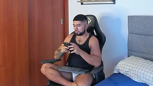 Snapshot of ethaanjones chatting on November 2025 12:49:01 PM ethaanjones online show from November 2025 12:49:01 PM