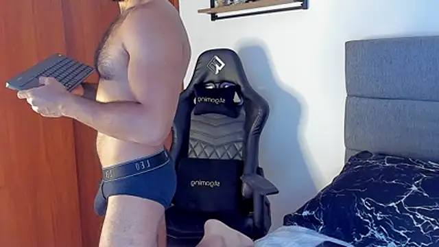 Snapshot of ethaanjones chatting on March 2026 12:11:02 PM ethaanjones online show from March 2026 12:11:02 PM