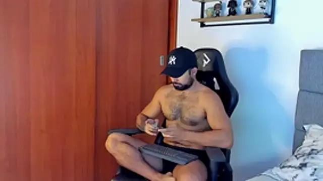 Snapshot of ethaanjones chatting on March 2026 02:39:02 PM ethaanjones online show from March 2026 02:39:02 PM