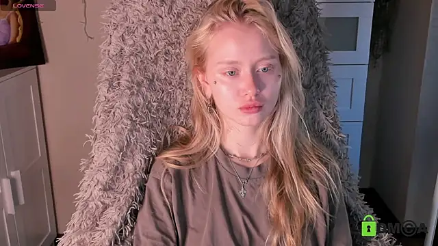 MalenaErnman online show from October 2025 10:35:01 AM