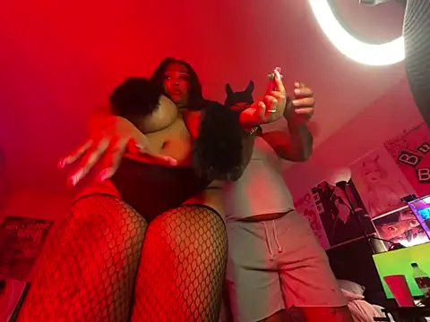 Snapshot of 4EVAGLACIERS chatting on March 2025 10:03:02 AM 4EVAGLACIERS online show from March 2025 10:03:02 AM