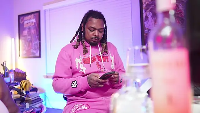 Snapshot of 4EVAGLACIERS chatting on September 2025 03:33:02 AM 4EVAGLACIERS online show from September 2025 03:33:02 AM