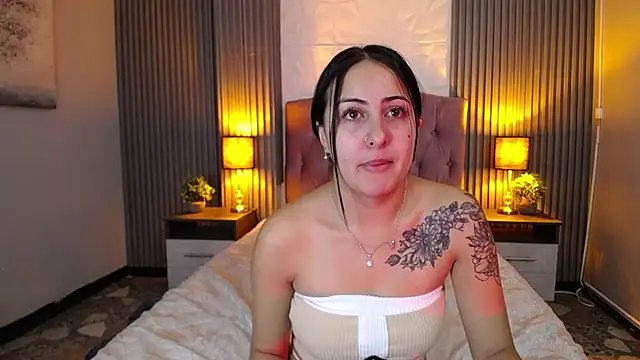 Snapshot of isabella_smith_ chatting on December 2024 07:43:01 PM isabella smith online show from December 2024 07:43:01 PM