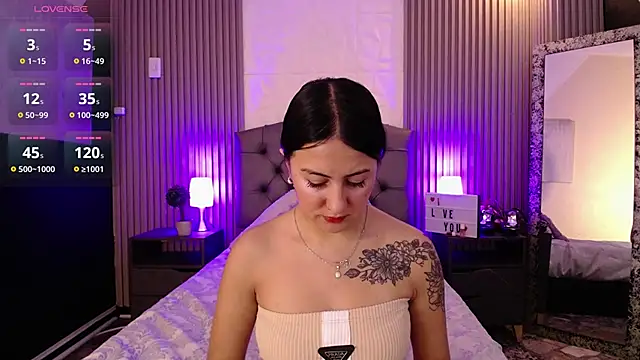 Snapshot of isabella_smith_ chatting on December 2024 01:49:01 PM isabella smith online show from December 2024 01:49:01 PM