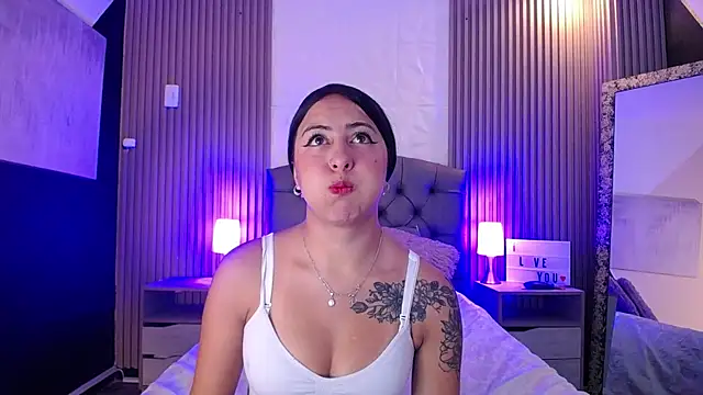 Snapshot of isabella_smith_ chatting on January 2025 01:22:01 PM isabella smith online show from January 2025 01:22:01 PM