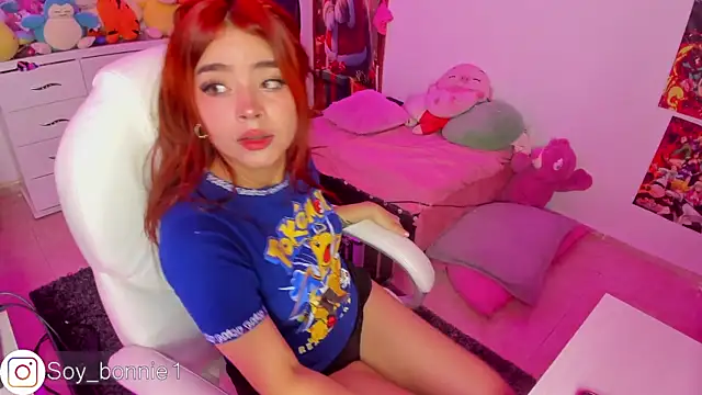 Snapshot of bonnie_moon chatting on December 2024 01:59:01 AM bonnie moon online show from December 2024 01:59:01 AM