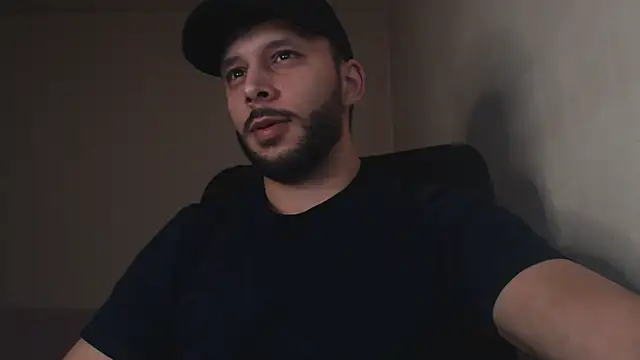 Snapshot of henryaxe chatting on October 2025 12:10:02 AM henryaxe online show from October 2025 12:10:02 AM