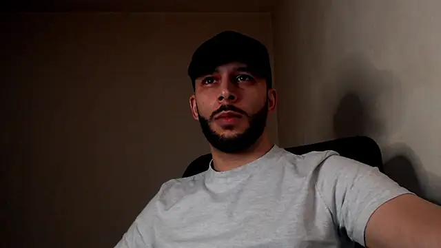 Snapshot of henryaxe chatting on October 2025 09:37:02 PM henryaxe online show from October 2025 09:37:02 PM