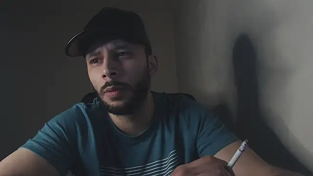 Snapshot of henryaxe chatting on October 2025 03:20:01 AM henryaxe online show from October 2025 03:20:01 AM