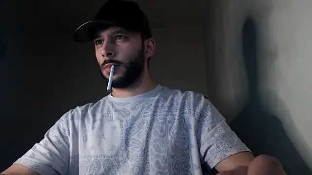 Snapshot of henryaxe chatting on October 2025 02:56:01 AM henryaxe online show from October 2025 02:56:01 AM