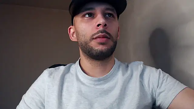 Snapshot of henryaxe chatting on November 2025 01:35:02 PM henryaxe online show from November 2025 01:35:02 PM