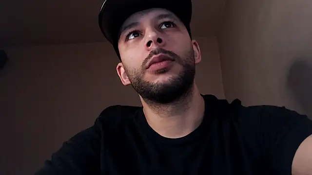 Snapshot of henryaxe chatting on November 2025 02:28:01 PM henryaxe online show from November 2025 02:28:01 PM