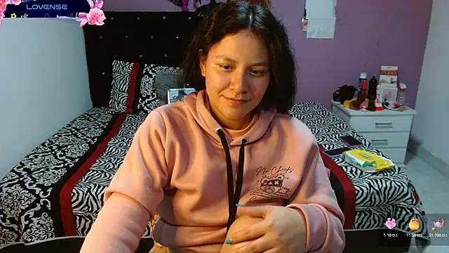 Snapshot of soniafuckboobs chatting on January 2025 04:05:01 AM soniafuckboobs online show from January 2025 04:05:01 AM