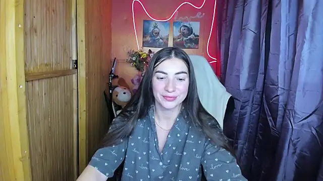 Fiery Brunette  online show from December 2024 11:43:02 AM