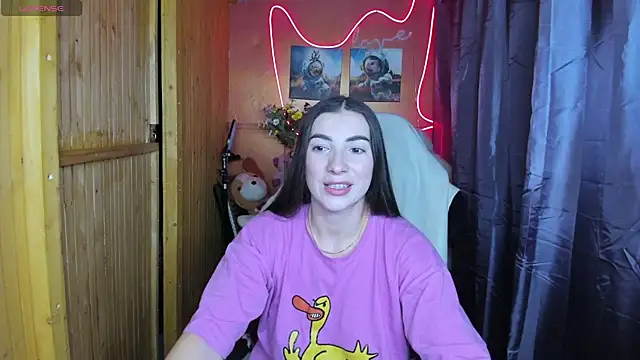 Fiery Brunette  online show from January 2025 09:00:01 AM