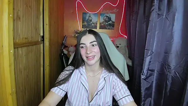 Fiery Brunette  online show from January 2025 08:15:01 AM