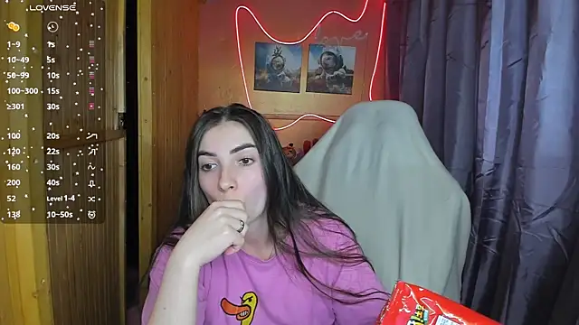 Fiery Brunette  online show from February 2025 03:42:02 PM