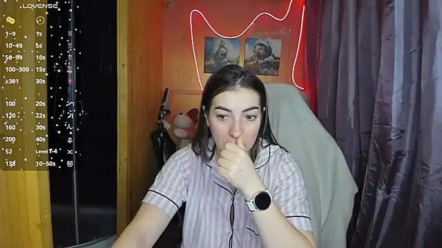 Fiery Brunette  online show from March 2025 05:21:02 AM