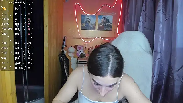 Fiery Brunette  online show from March 2025 04:17:02 AM