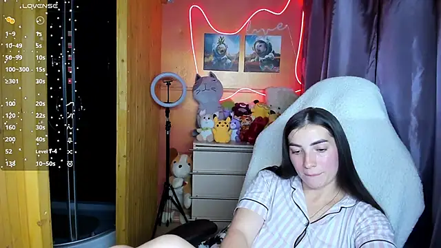 Fiery Brunette  online show from September 2025 09:44:01 AM