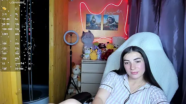 Fiery Brunette  online show from September 2025 03:15:02 PM