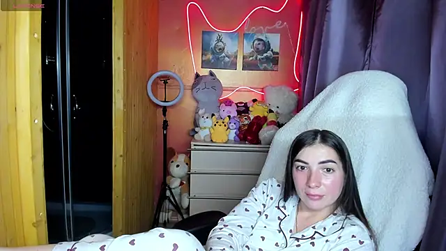 Fiery Brunette  online show from September 2025 10:18:02 AM