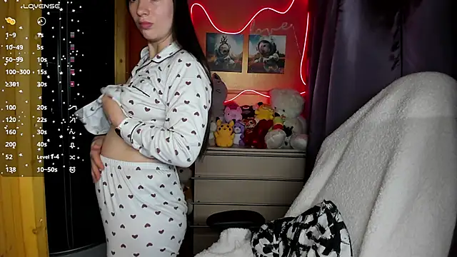 Fiery Brunette  online show from September 2025 03:32:02 AM