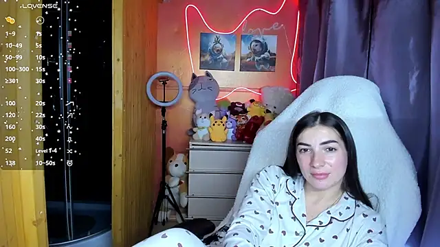 Fiery Brunette  online show from September 2025 07:13:02 AM