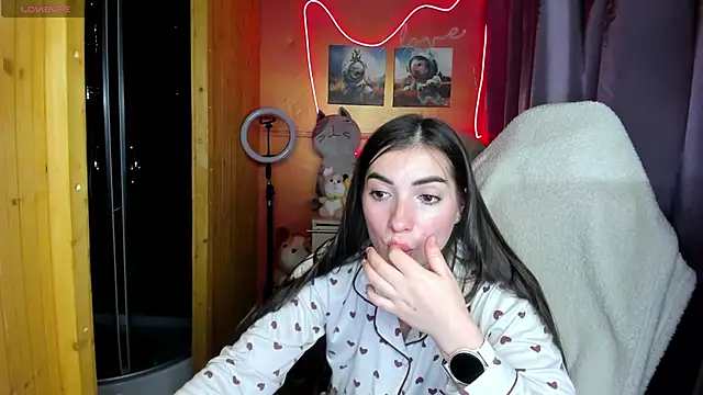 Fiery Brunette  online show from October 2025 10:21:01 AM