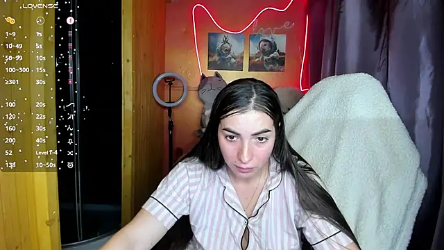 Fiery Brunette  online show from October 2025 12:13:02 PM