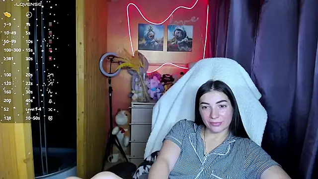 Fiery Brunette  online show from November 2025 06:30:01 PM