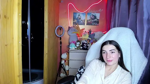 Fiery Brunette  online show from April 2026 06:55:02 AM