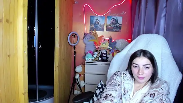 Fiery Brunette  online show from April 2026 01:26:02 PM