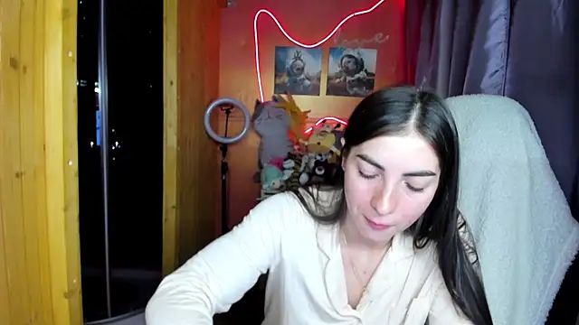 Fiery Brunette  online show from May 2026 07:17:02 AM