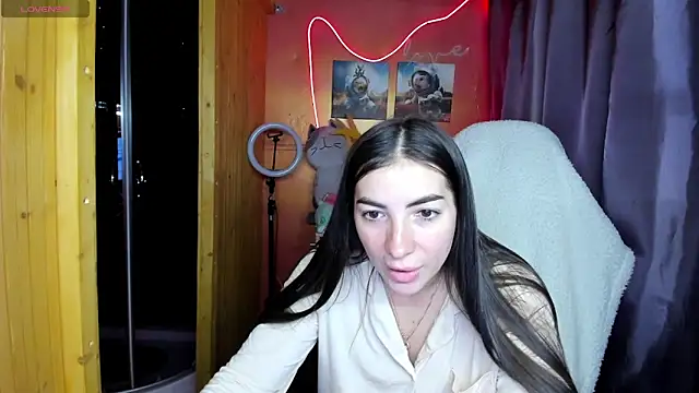 Fiery Brunette  online show from May 2026 06:30:02 AM