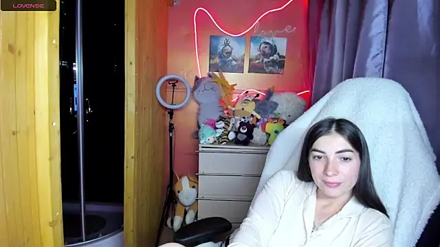 Fiery Brunette  online show from May 2026 06:53:01 AM