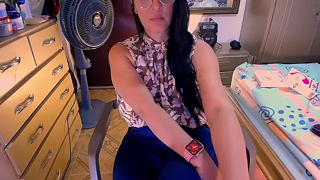 Snapshot of BitterMomXxx chatting on December 2024 03:48:01 AM BitterMomXxx online show from December 2024 03:48:01 AM