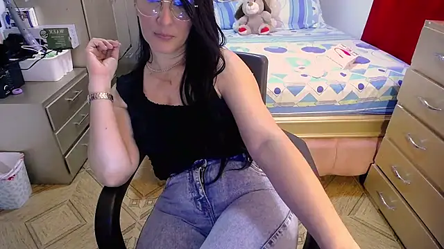Snapshot of BitterMomXxx chatting on February 2025 03:41:02 PM BitterMomXxx online show from February 2025 03:41:02 PM