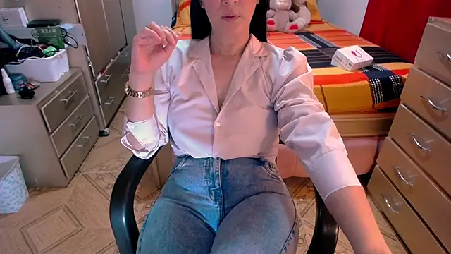 Snapshot of BitterMomXxx chatting on March 2025 02:18:01 PM BitterMomXxx online show from March 2025 02:18:01 PM