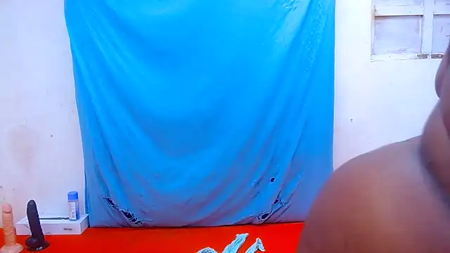 Snapshot of JUICYASSxxx chatting on December 2024 04:38:02 PM JUICYASSxxx online show from December 2024 04:38:02 PM