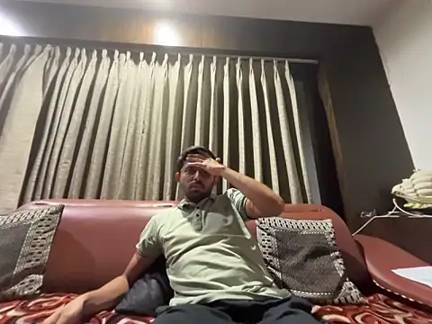 rhuh3991 online show from May 2026 07:52:02 PM