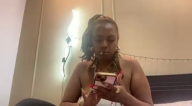 Snapshot of ChocolateCakeQueen chatting on January 2025 12:24:01 AM ChocolateCakeQueen online show from January 2025 12:24:01 AM