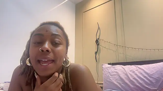 Snapshot of ChocolateCakeQueen chatting on January 2025 01:48:01 AM ChocolateCakeQueen online show from January 2025 01:48:01 AM
