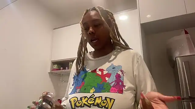 Snapshot of ChocolateCakeQueen chatting on January 2025 03:43:01 AM ChocolateCakeQueen online show from January 2025 03:43:01 AM