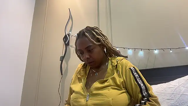 Snapshot of ChocolateCakeQueen chatting on January 2025 09:51:02 PM ChocolateCakeQueen online show from January 2025 09:51:02 PM