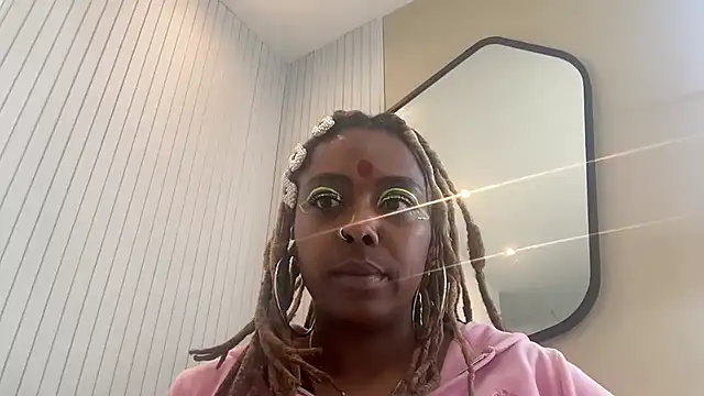 Snapshot of ChocolateCakeQueen chatting on January 2025 09:13:01 PM ChocolateCakeQueen online show from January 2025 09:13:01 PM