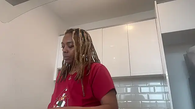 Snapshot of ChocolateCakeQueen chatting on January 2025 08:21:01 PM ChocolateCakeQueen online show from January 2025 08:21:01 PM