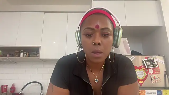 Snapshot of ChocolateCakeQueen chatting on January 2025 11:14:02 PM ChocolateCakeQueen online show from January 2025 11:14:02 PM