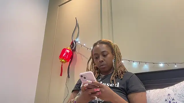 Snapshot of ChocolateCakeQueen chatting on February 2025 03:42:01 AM ChocolateCakeQueen online show from February 2025 03:42:01 AM