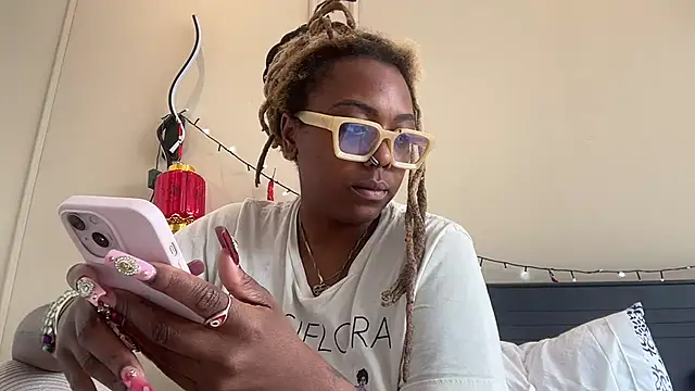 Snapshot of ChocolateCakeQueen chatting on February 2025 08:31:02 PM ChocolateCakeQueen online show from February 2025 08:31:02 PM
